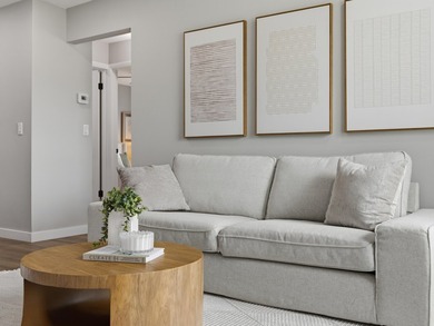 Welcome to this charming FULLY RENOVATED 2-bedroom, 1-bathroom - photo 10