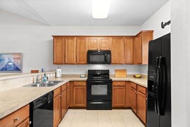 Beautiful top-floor, two-bedroom, two-bath condo with vaulted - photo 11