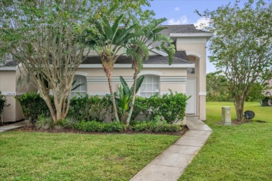 Lake Townhome/Townhouse For Sale in Orlando, Florida