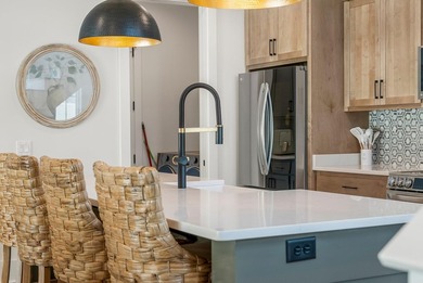 Welcome to your turnkey coastal haven at 322 Sea Breeze Drive, a - photo 11