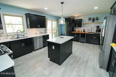 Welcome home to this spacious 5BR/3BA split foyer on a level lot - photo 7