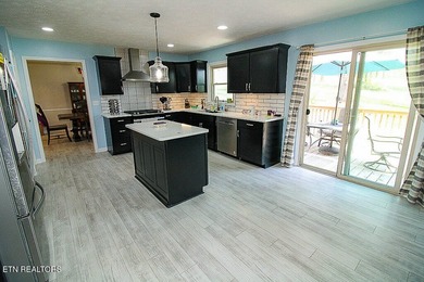 Welcome home to this spacious 5BR/3BA split foyer on a level lot - photo 9