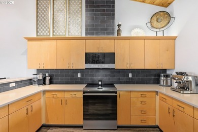 Don't miss this rare chance to own a remarkable penthouse - photo 11