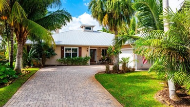 Stunning 4BR + den / 3BA Key West-style waterfront estate in - photo 2