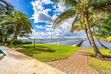 Stunning 4BR + den / 3BA Key West-style waterfront estate in - photo 7