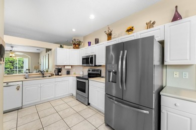 THIS METICULOUSLY MAINTAINED VILLA FLOWS EFFORTLESSLY FROM ROOM - photo 5