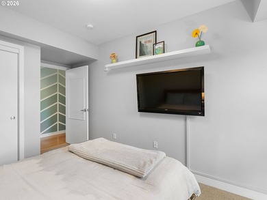 OPEN HOUSE Saturday, March 14th 11-1! Upper Floor Corner Condo