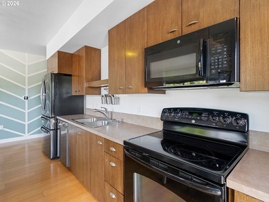 OPEN HOUSE Saturday, March 14th 11-1! Upper Floor Corner Condo