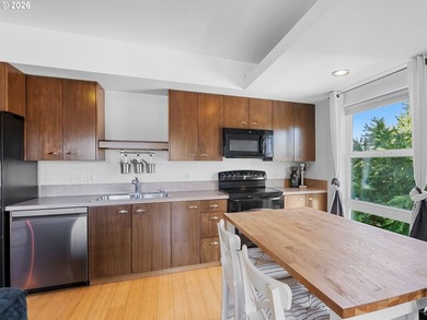 OPEN HOUSE Saturday, March 14th 11-1! Upper Floor Corner Condo