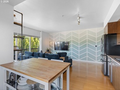 OPEN HOUSE Saturday, March 14th 11-1! Upper Floor Corner Condo