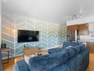 OPEN HOUSE Saturday, March 14th 11-1! Upper Floor Corner Condo