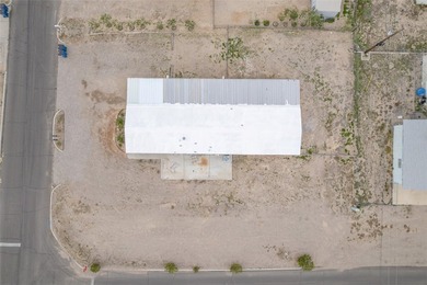 Located in the Central area of Bullhead City, this Manufactured