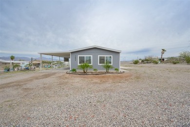 Located in the Central area of Bullhead City, this Manufactured