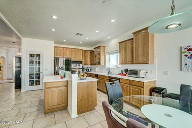 This stunning pool home with Great Views offers the perfect - photo 10
