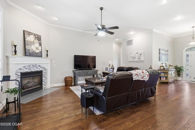 Welcome home to this immaculate 3-bedroom, 3 full-bath residence - photo 20