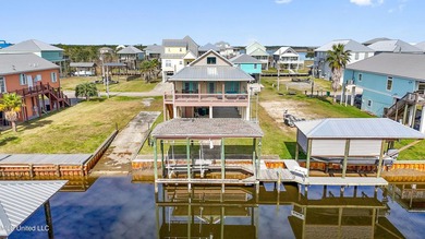 Spectacular home on a highly sought after street in Riverview - photo 1