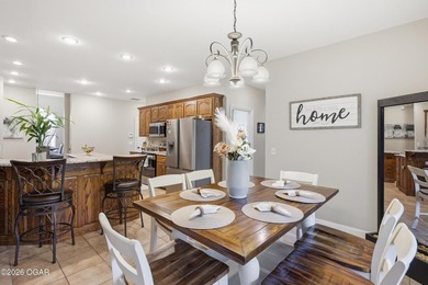 Welcome home to this immaculate 3-bedroom, 3 full-bath residence - photo 27