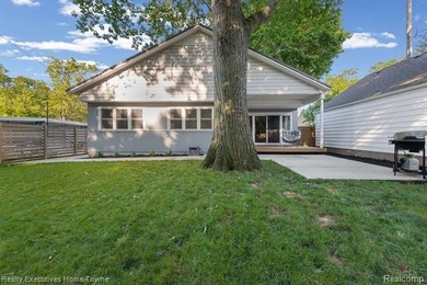 Location, location, location! Just two blocks from beautiful - photo 30