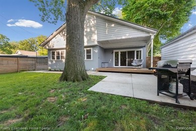 Location, location, location! Just two blocks from beautiful - photo 31