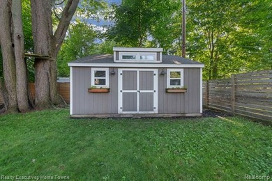 Location, location, location! Just two blocks from beautiful - photo 35