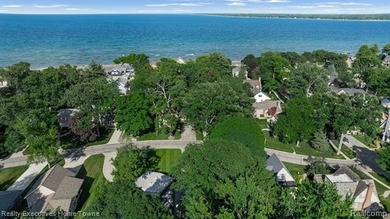 Location, location, location! Just two blocks from beautiful - photo 36