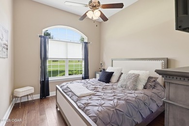 Welcome home to this immaculate 3-bedroom, 3 full-bath residence - photo 37