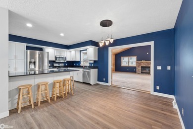 Beautiful 4-bedroom, 3-bath home located in the highly desirable - photo 8