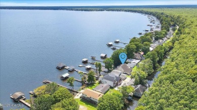 Lake Home For Sale in Lake Waccamaw, North Carolina