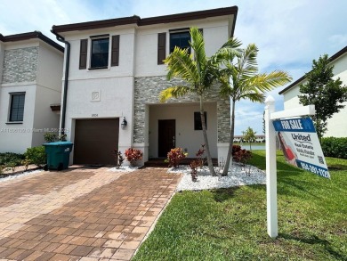 Lake Townhome/Townhouse For Sale in Miami, Florida
