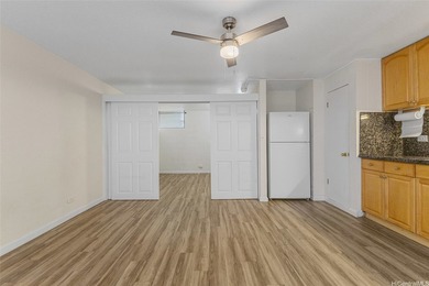 Rarely available apartment building in Waikiki, offering strong - photo 11