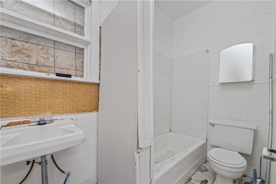 Amazing investment opportunity awaits. This 2 unit upper/lower - photo 12