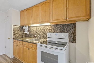 Rarely available apartment building in Waikiki, offering strong - photo 12