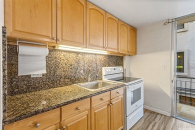 Rarely available apartment building in Waikiki, offering strong - photo 13