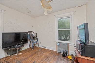 Amazing investment opportunity awaits. This 2 unit upper/lower - photo 15