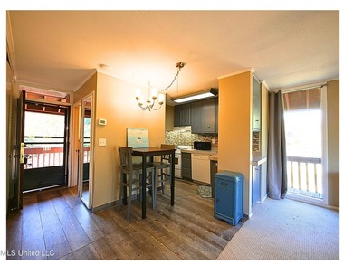 This move-in-ready condominium is ideally located in a desirable - photo 5