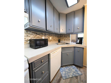 This move-in-ready condominium is ideally located in a desirable - photo 6