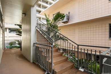 Rarely available apartment building in Waikiki, offering strong - photo 17