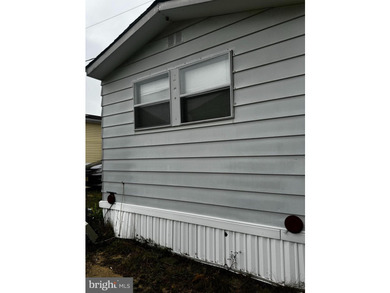 This 1960's 2 bedroom, single-wide mobile home offers a great - photo 17