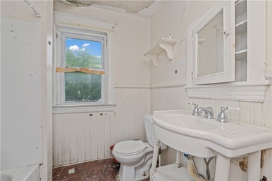 Amazing investment opportunity awaits. This 2 unit upper/lower - photo 18