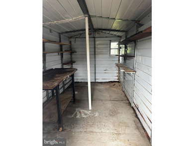 This 1960's 2 bedroom, single-wide mobile home offers a great - photo 19