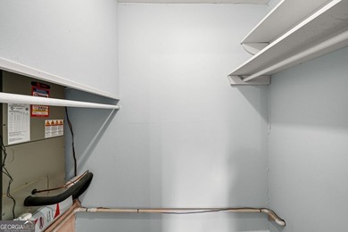 This perfectly located 2 bedroom, 1.5 bathroom home is ready for - photo 20