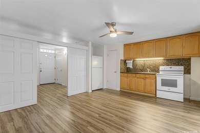 Rarely available apartment building in Waikiki, offering strong - photo 20