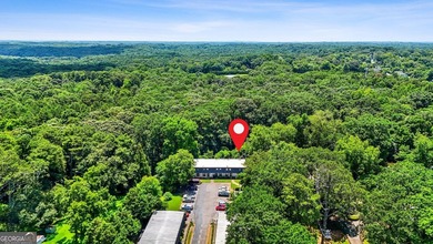 This perfectly located 2 bedroom, 1.5 bathroom home is ready for - photo 25