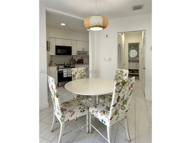Beautiful sunny condo lots of natural light, nicely remodeled - photo 9