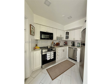 Beautiful sunny condo lots of natural light, nicely remodeled - photo 10
