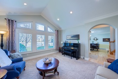 Beautiful, unique home with tall ceilings, real hardwood, new - photo 11