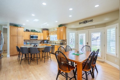 Beautiful, unique home with tall ceilings, real hardwood, new - photo 15