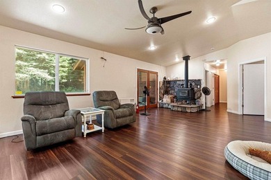 2,049 SQ FT HOME WITH A 3-STORY 3,242 SQ FT SHOP SPACE ON 1.46 - photo 17