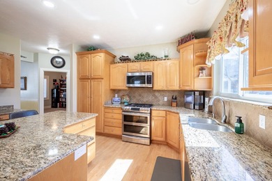 Beautiful, unique home with tall ceilings, real hardwood, new - photo 17