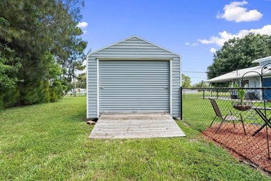 Old Florida Charm meets modern updates! This well-maintained - photo 18